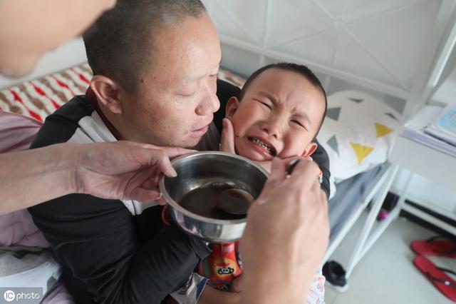 家长给宝宝喂药，千万别犯这 3 个错误
