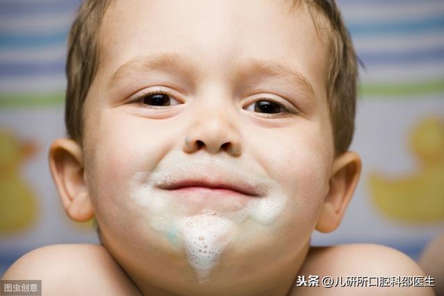 孩子吃牙膏，使用含氟牙膏会不会得氟斑牙？