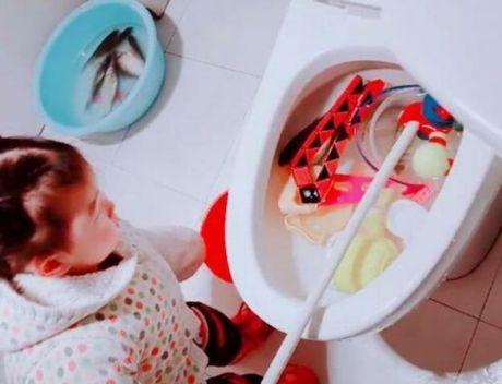 比起孩子哭闹嘶吼，静悄悄起来更让父母害怕