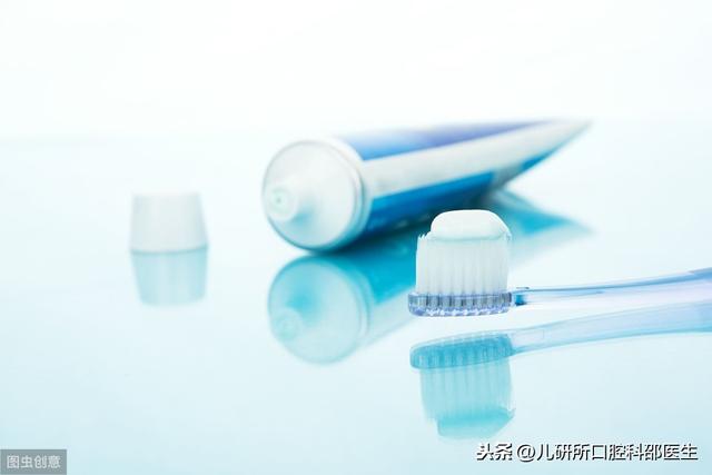 孩子吃牙膏，使用含氟牙膏会不会得氟斑牙？
