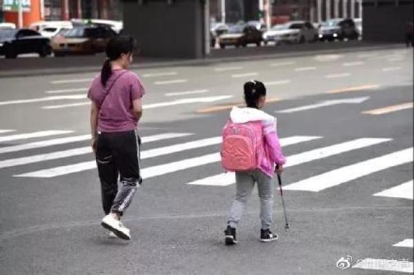 人民日报谈高质量的陪伴：让孩子信赖但别依赖