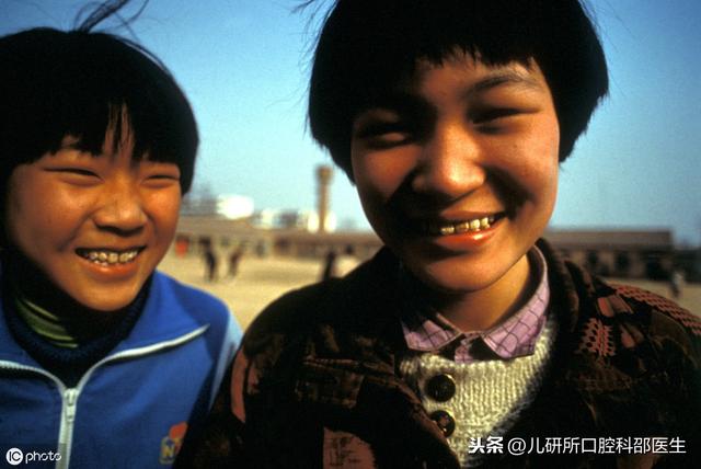 孩子吃牙膏，使用含氟牙膏会不会得氟斑牙？