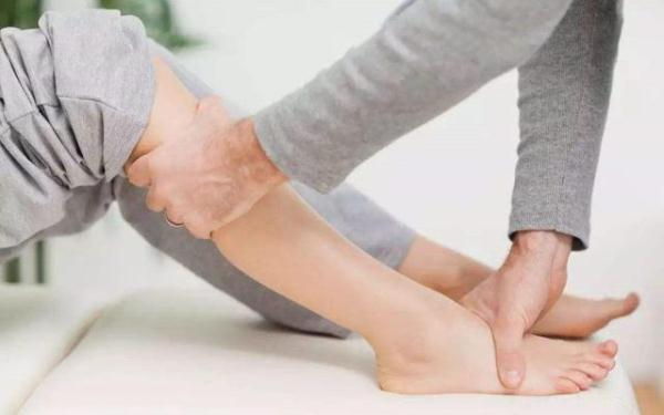 怀孕3个月，妊娠反应还好，睡觉时腿经常抽筋怎么回事？