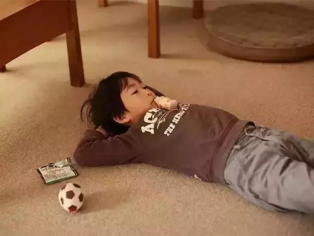 低层次的父母，总是在满足孩子