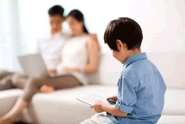 世卫最新指南：孩子小于这个年龄，不要接触任何电子屏！