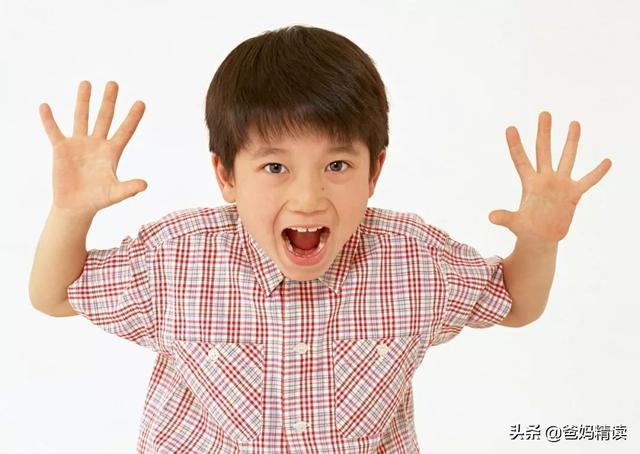 男孩书店辱骂服务员：教育孩子的最好时机，永远是当下