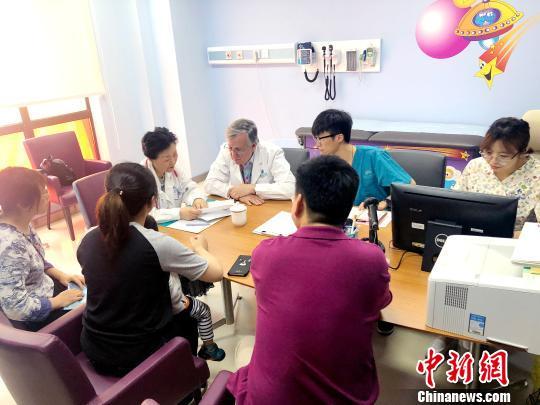 语言发育迟缓≠自闭症 专家：干预治疗为先