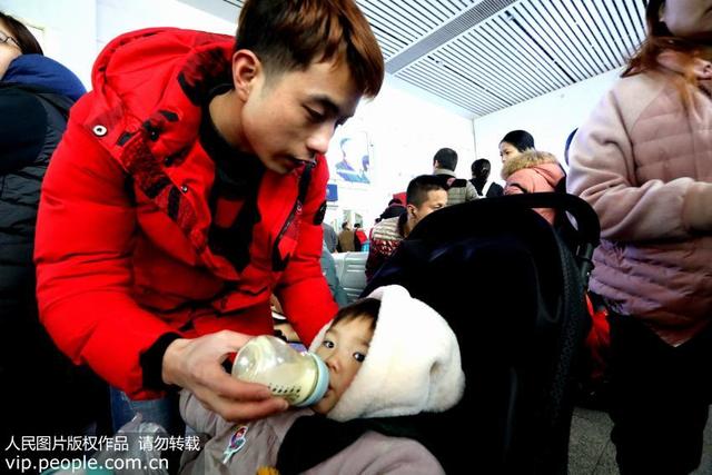 宝宝为啥突然不爱吃奶了？可能是进入了“厌奶期”