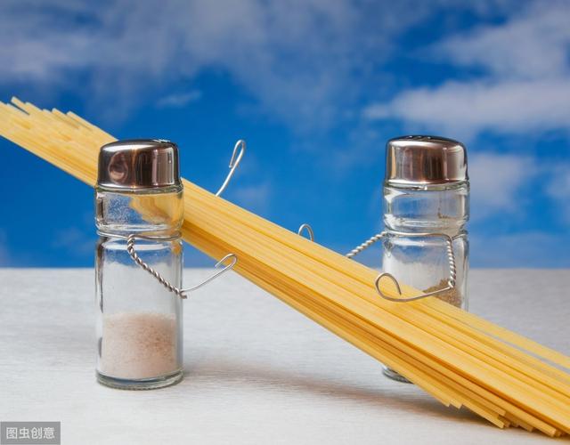 2岁以下宝宝的饭里究竟要不要加盐？看看育儿专家怎么说