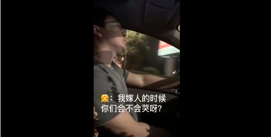 女儿嫁人你会哭吗？网友，我爸嘴上说高兴还来不及，却醉得站不稳