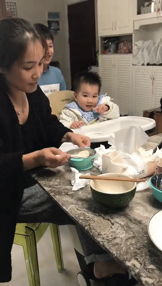 划线、变脸、上道具！家长为给孩子喂饭简直操碎了心