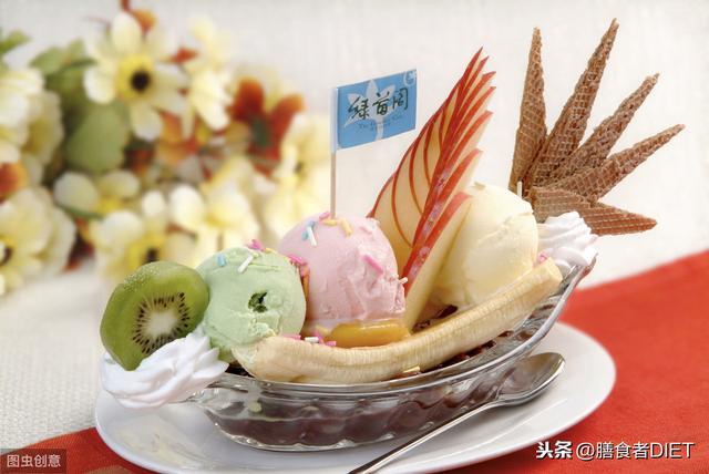 夏天来啦，别再吃外面卖的冰淇淋了给宝宝做家庭版水果酸奶冰激凌