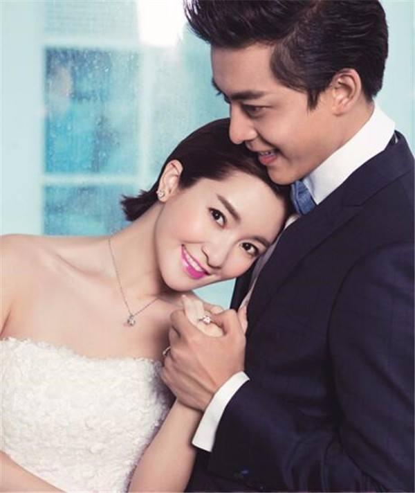 小燕子李晟孕三月孕吐严重还摔倒，妈妈吓得大哭，如今宝宝一岁了