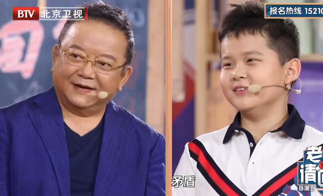 为让11岁儿子专心写作业，71岁王刚和妻子频藏手机，最后忘藏哪里