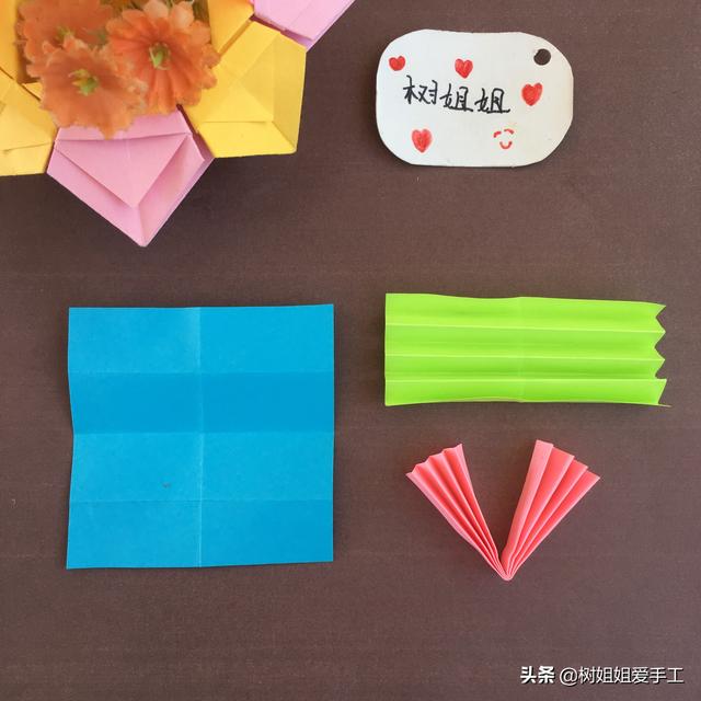花朵折纸：只需要3个正方形就可以折出一朵漂亮的3色太阳花