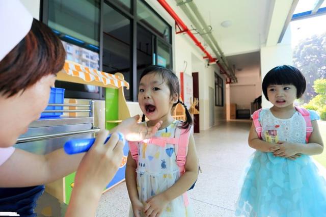 老师夸孩子午睡乖，宝妈看到后给娃退学，4点能力要提前学会