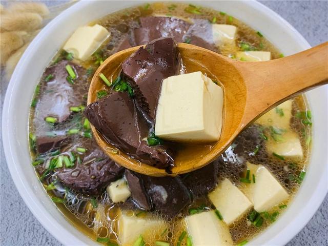 豆腐和这一起煮，多给孕妇吃，能预防缺铁性贫血，给孩子好身体