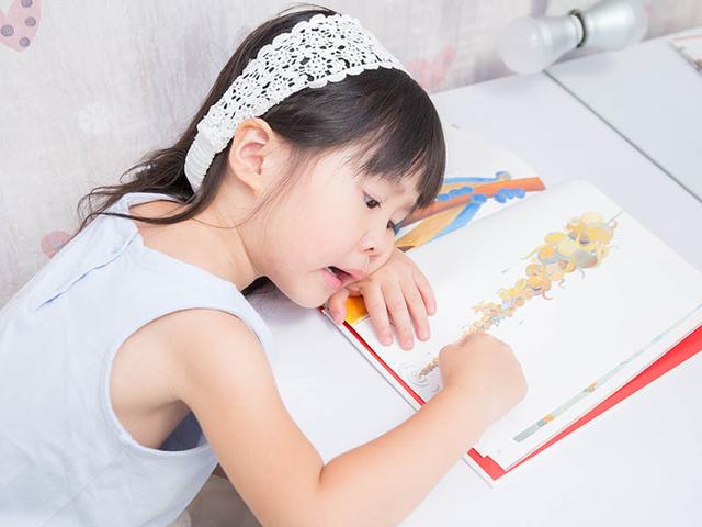 5岁童性情突变易怒、注意力差！手机成瘾如何是好？