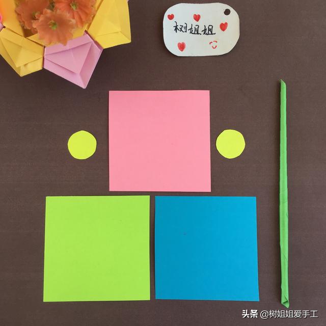 花朵折纸：只需要3个正方形就可以折出一朵漂亮的3色太阳花