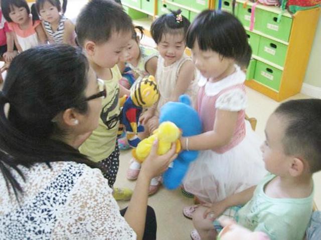 为啥幼儿园里男孩会被女孩欺负？老师的回答，让养儿的妈捶胸顿足