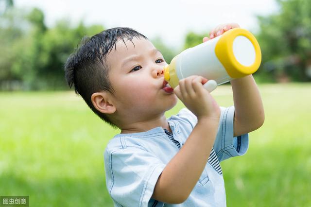 孩子睡觉时总爱出汗？你不知道的原因全在这里......