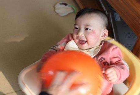 孩子就算馋，这三种食物要少吃，比薯片还垃圾！容易积食还不拔个