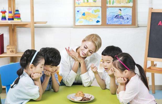 4岁娃不会上厕所被幼儿园开除，爸爸回复1句话，网友瞬间无奈！