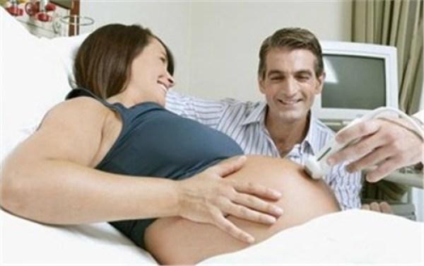 生孩子时，先见红还是先破水？到底哪一种情况更乐观？