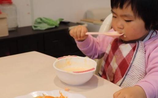 孩子不爱吃蔬菜咋办？掌握这几个小妙招，让宝宝乖乖自己吃蔬菜