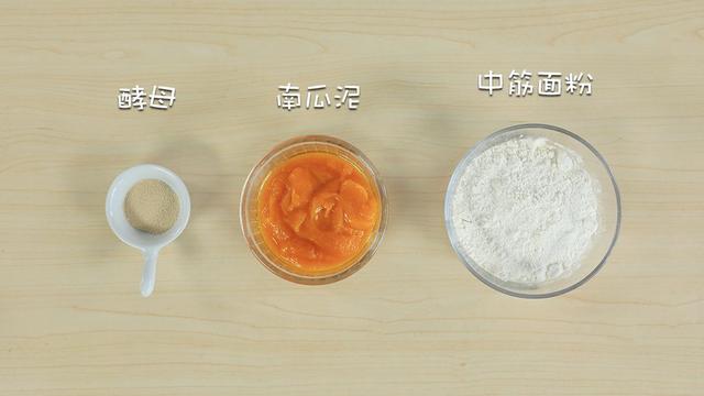 当娃8个月后有这些举动：恭喜！这是培养孩子独立吃饭的最佳时机