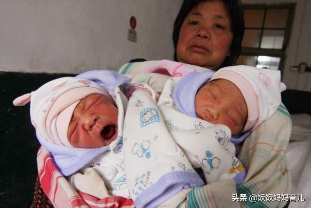 双胞胎男孩长相差别大，爸爸做了亲子鉴定，结果出来后全家都乱了