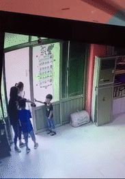 孩童打闹引家长互殴，如此护犊行吗？