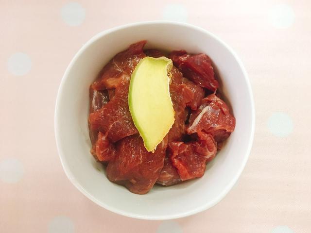 八个月宝宝还没添加肉类，有可能会患上缺铁性贫血！