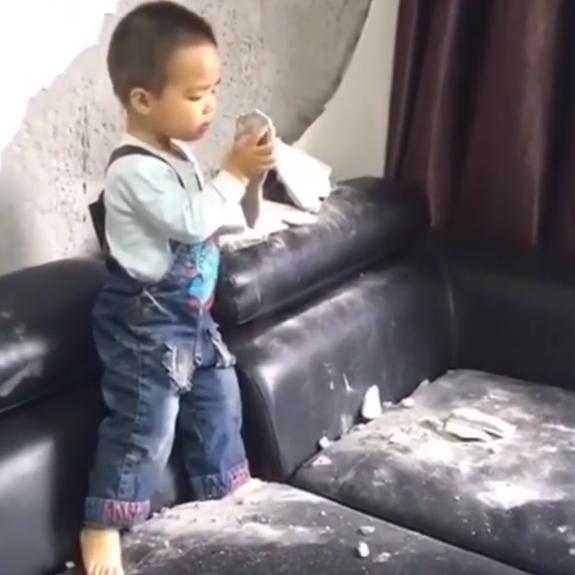 孩子安静时，都在怎么“作妖”？看完这七张图，妈妈气得心脏疼