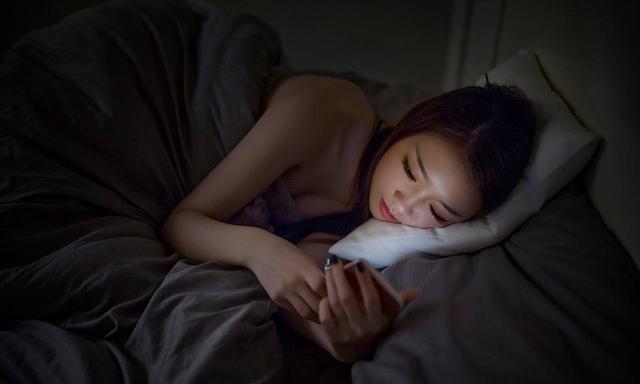 为了照顾好宝宝，也为了宝妈自己，请放下你的手机