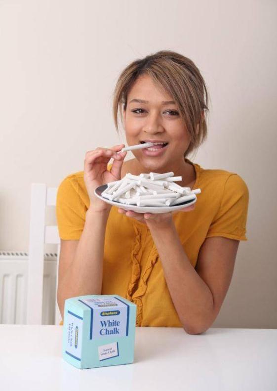 25岁女子怀孕染上异食症！日吞10根粉笔，吃到停不下来