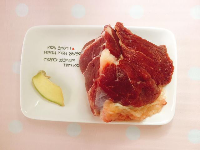 八个月宝宝还没添加肉类，有可能会患上缺铁性贫血！