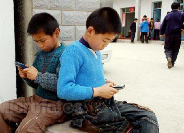 熊孩子偷拍妈妈睡觉，把视频传到网上后，播放量三天高达258万！