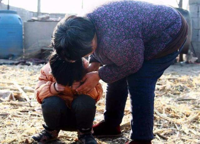 孩子窝里横、外面怂，是性格问题吗？家长用上这3招，能尽快纠正