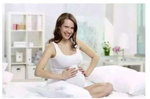 生孩子时，是先见红还是先破水？对胎儿来说很大区别，别不当回事