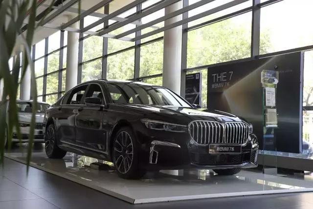 "塔尖"上轿车之争,真不差这2万块!宝马7遇上奔驰s该怎么选?