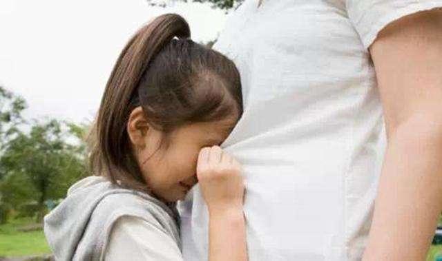 “妈妈我不想读书”孩子抛出这种问题时，坚持这3个原则比责备强