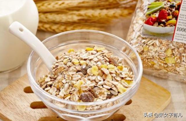 这4类食物晚上吃，等于“害”了孩子，长虫牙，还影响大脑发育