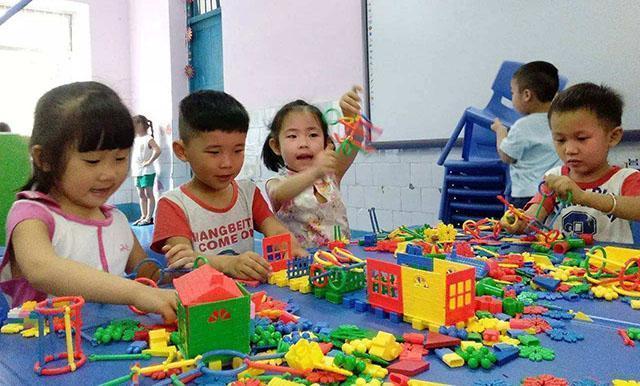 2岁半宝宝入园哭闹不止，妈妈弄清原因，直接办了退学手续