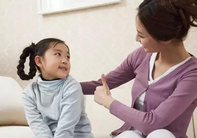 六一前夕，孩子说我不想上台表演，妈妈的做法让老师竖起大拇指