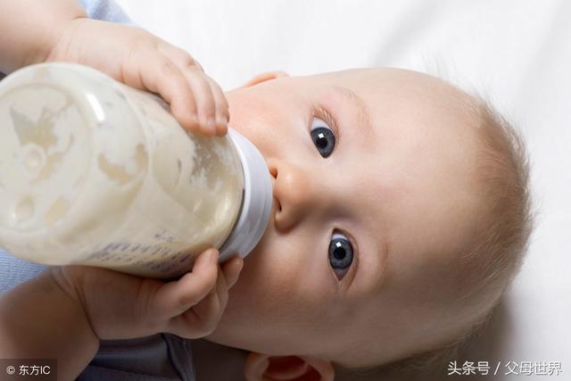 你家宝宝有边吃边睡的习惯吗？有的话赶紧改，对宝宝健康很不利！