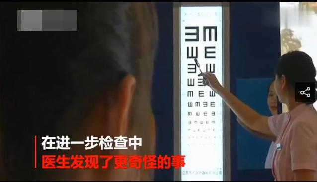 妈妈生下二胎后，大女儿视力跌到0.1走路频繁跌倒，网友吵翻了