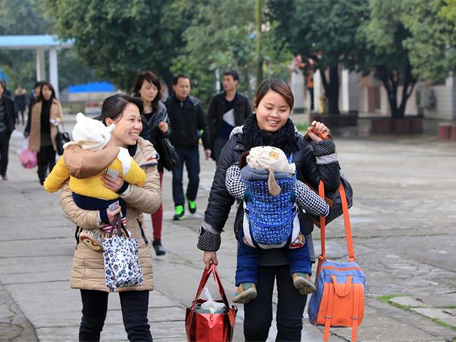 从小和奶奶睡与妈妈睡的差别有多大？十年后高见立下，宝妈别忽视