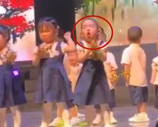组图体验六一儿童节汇演大型“翻车”现场，这届家长可太难当了