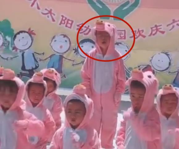 组图体验六一儿童节汇演大型“翻车”现场，这届家长可太难当了